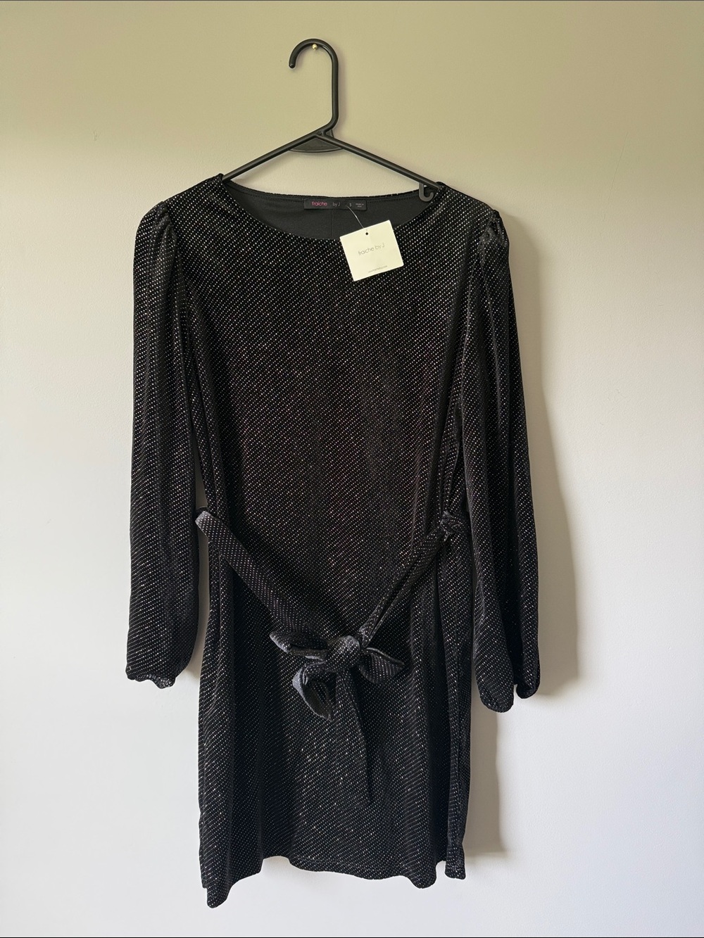 Women’s Black and Gold Shimmer Long-Sleeve Belted Dress